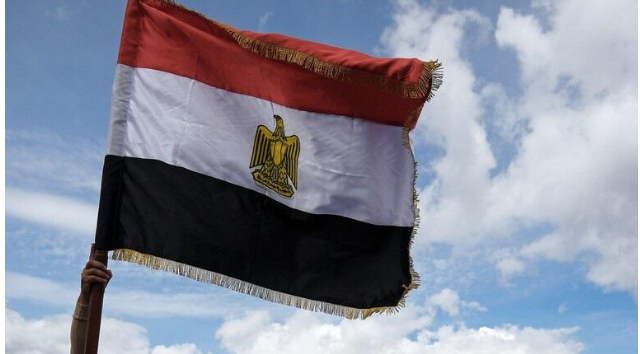 فنان مصري مخضرم يدخل المستشفى بعد تعرضه لوعكة صحية