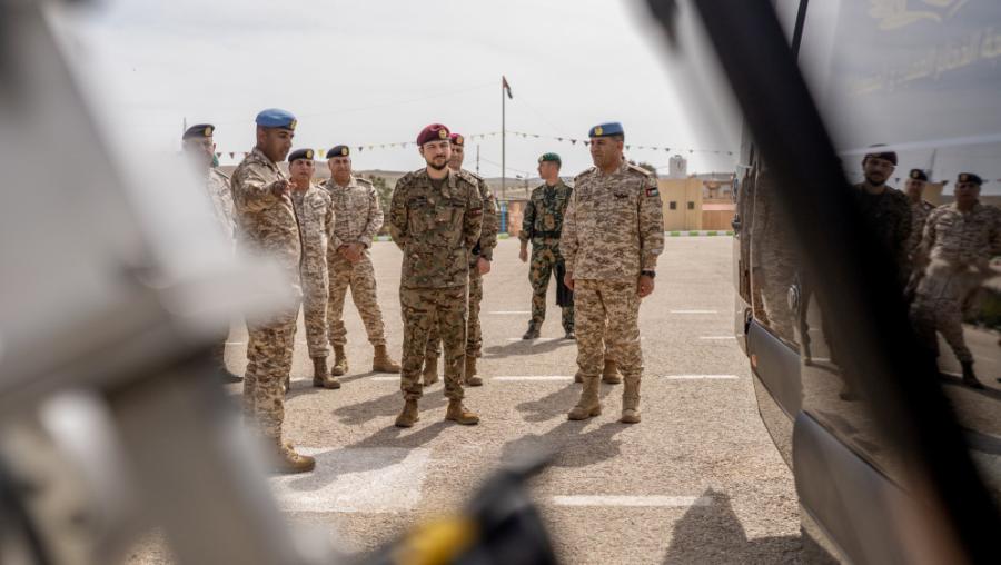 ولي العهد خلال تخريج خدمة العلم: أشعر بفخر جندي وابن جندي