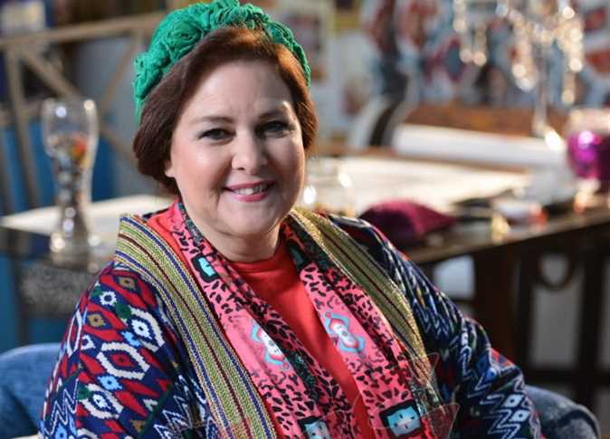 نقيب الممثلين ينفي وفاة الفنانة دلال عبدالعزيز