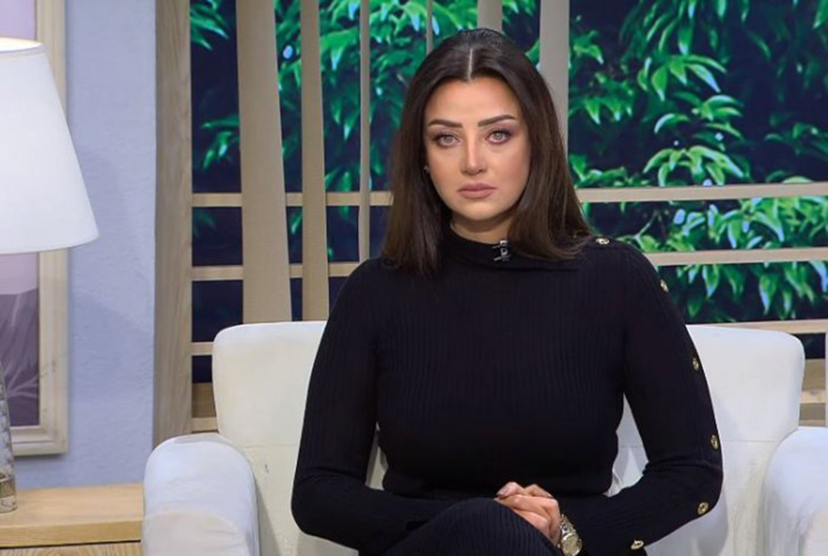 بالفيديو ..  رضوى الشربيني تبكي بحرقة في أول ظهور لها بعد وفاة والدتها
