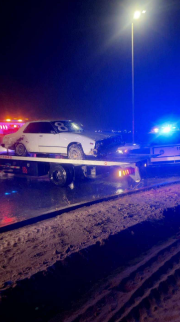 الكويت  ..  ضبط مستهترين استعرضوا بسياراتهم خلال تساقط الأمطار     