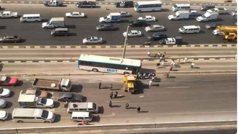 تفاصيل حادث الأتوبيس الترددي في مصر ..  السائق منع كارثة