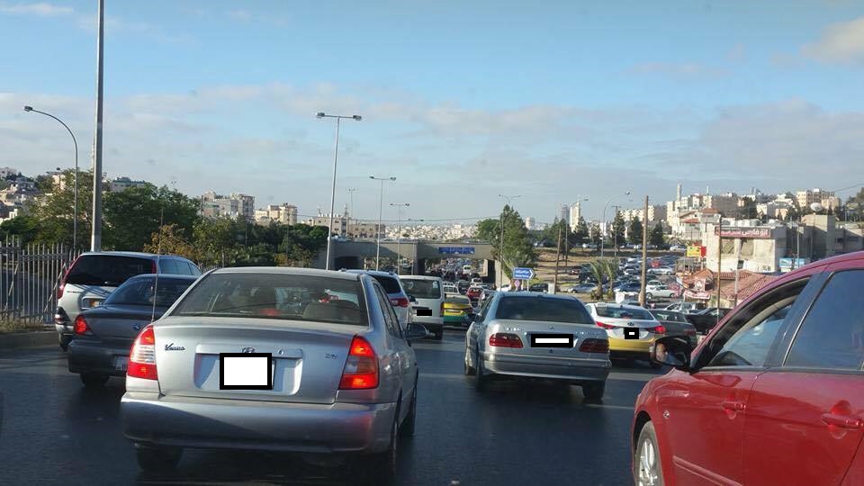 مواطنة ألمانية بعد زيارتها للأردن : "الشارع مسربين" فجأة يصبح ٤ مسارب "خبرة جديدة" .. صور