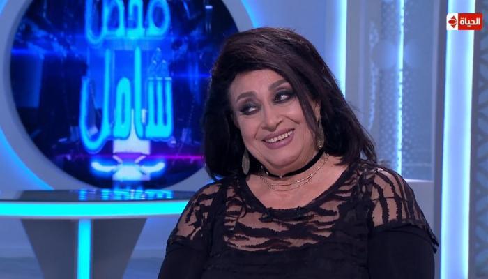 فنانة تبكي على الهواء: أختي ماتت في اليابان - فيديو