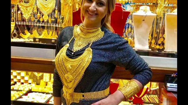 "ملحقتش أفرح"  ..  بعد (13) يوما من الخطوبة ..  "منة" مطلوبة أمام المحكمة ..  لهذا السبب الغريب؟  