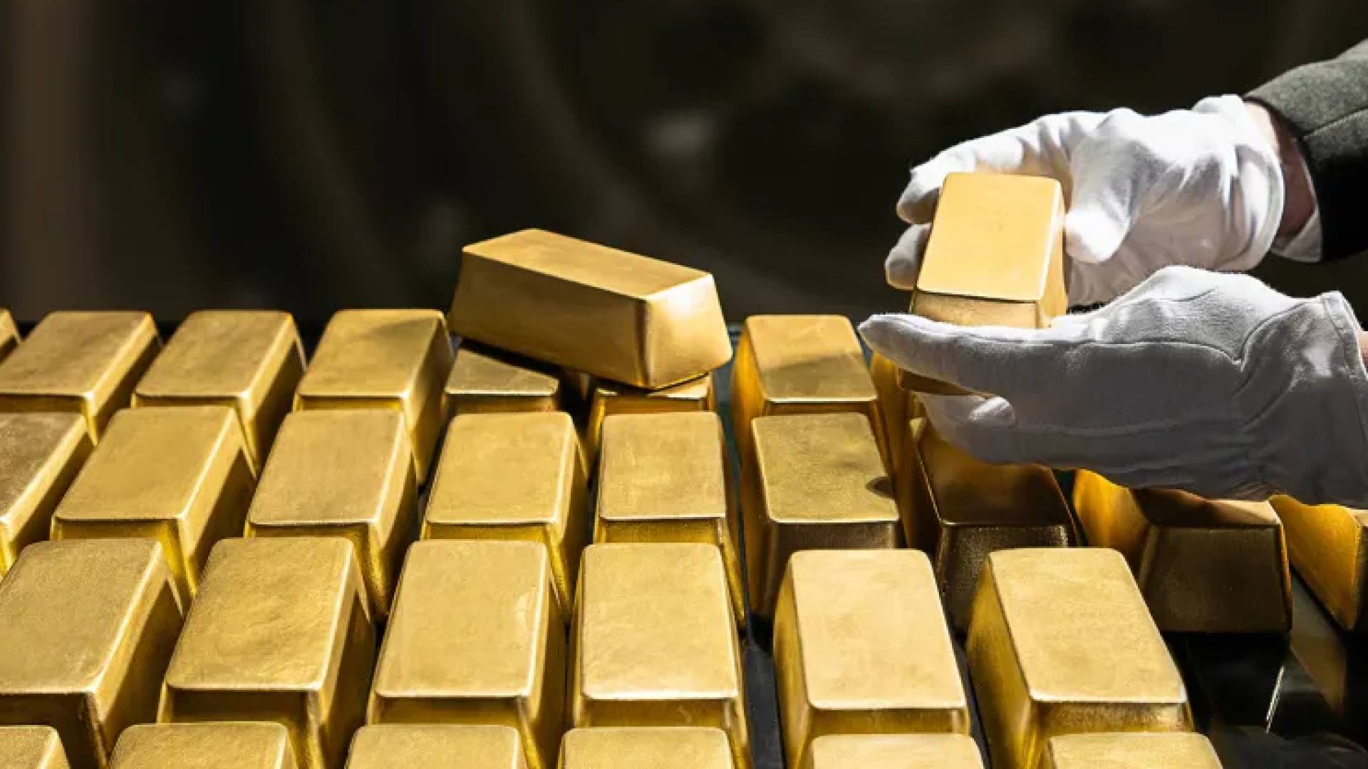 عقود الذهب الآجلة تفتتح تداولات الأسبوع فوق مستوى 4180 دولارا للأونصة