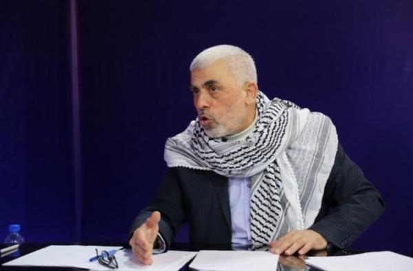 صحفي عبري: قبل 30 عامًا حاول السنوار الهروب من السجن عبر نفق