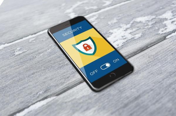 خبراء: خطوات بسيطة ولكن فعّالة لحماية البيانات ومنع الاختراق على الهاتف الجوال