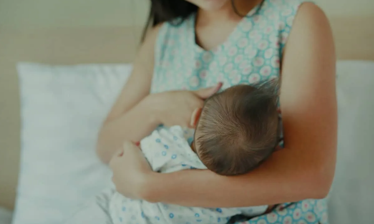 طفل اردني رضيع يفارق الحياة بسبب شردقته أثناء الرضاعة