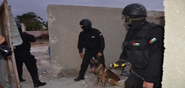 الامن يوضح تفاصيل مداهمة "مكافحة المخدرات" لأحد المنازل و تعرضه لأضرار مادية