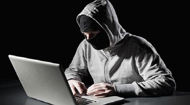 الإطاحة بـ"هاكر" يبتز النساء في السعودية
