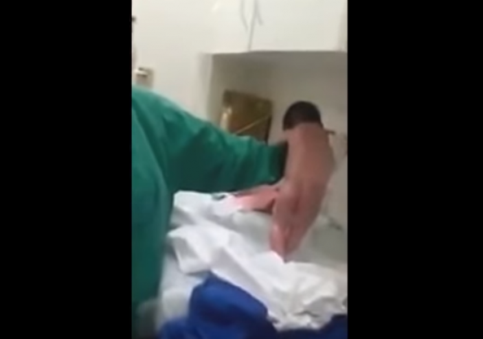 بالفيديو :  إليكم حقيقة الطفل الذي أدهش الملايين!