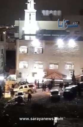 بالفيديو ..  مصلون يوقفون صلاة التراويح في احدى مساجد العاصمة عمّان بسبب المفرقعات 
