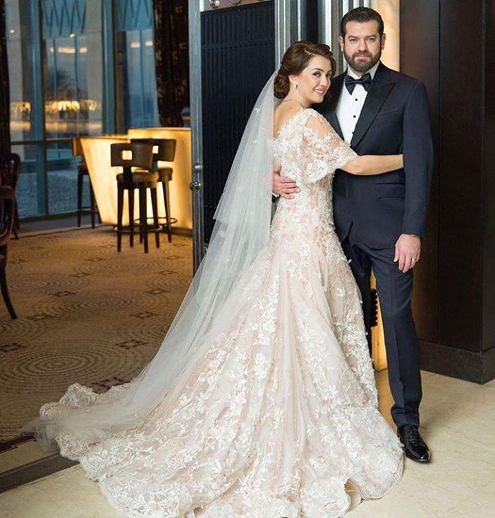 كندة علوش تعرض فستان زفافها للبيع لأسباب خيرية 