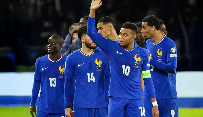 بسبب زوجات وصديقات اللاعبين ..  أول أزمة داخل منتخب فرنسا قبل كأس العالم  