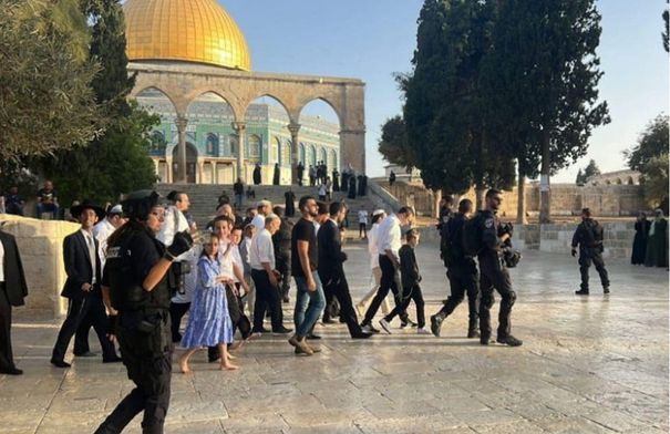 أكثر من ألف مستوطن يقتحمون المسجد الأقصى بحماية شرطة الاحتلال