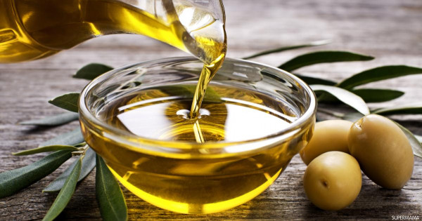 للنساء ..  تعرفي على فوائد تناول زيت الزيتون على الريق  