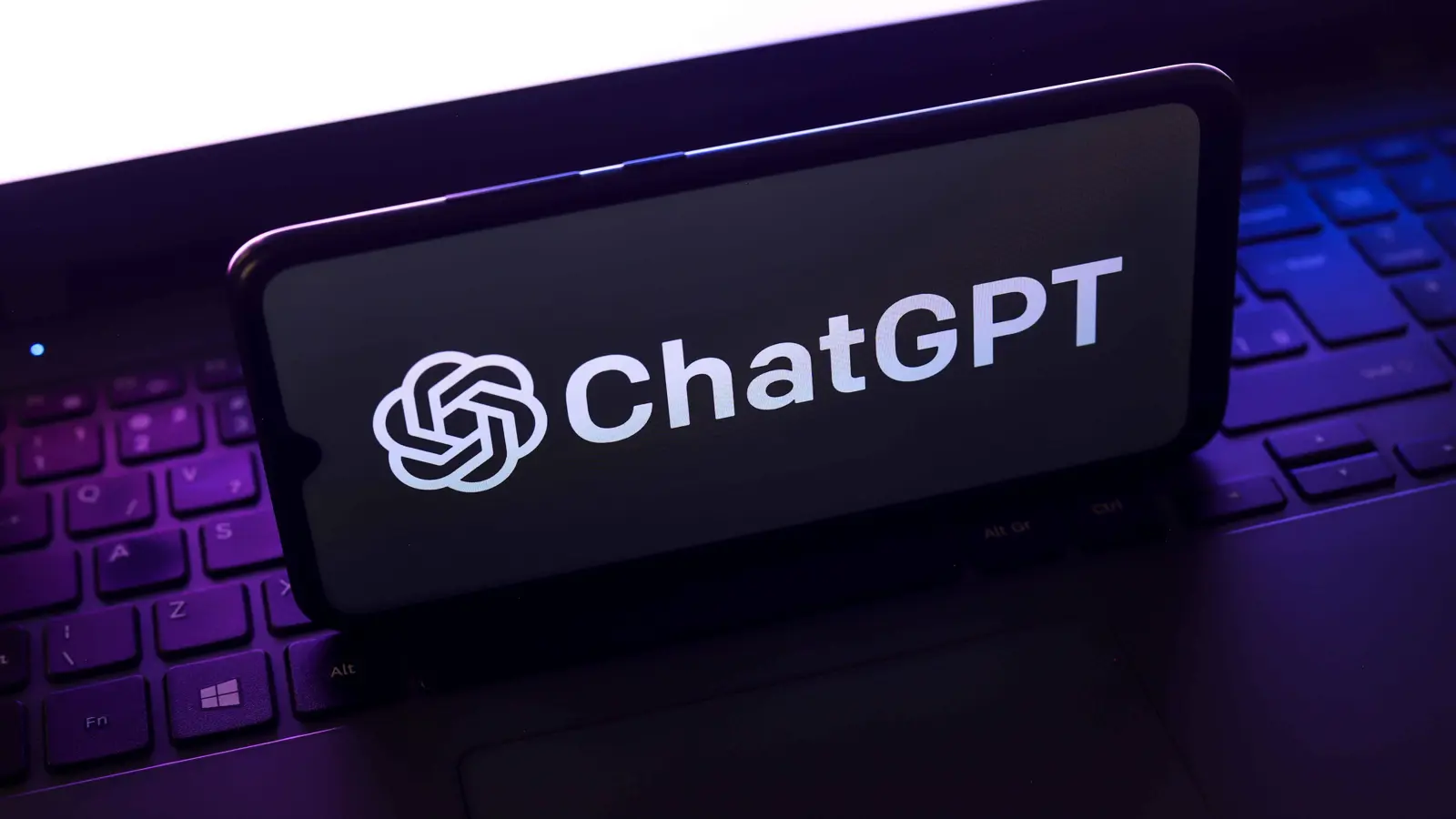 وداعًا للخصوصية ..  مراسلاتك مع ChatGPT ليست سرية