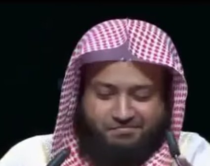 بالفيديو  ..  طالب هندي يقلد صوت الشيخ عبدالرحمن السديس في الصلاة  .. 