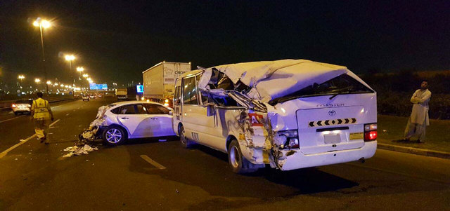 إصابة 20 شخصاً بحادثي تصادم بين 8 سيارات