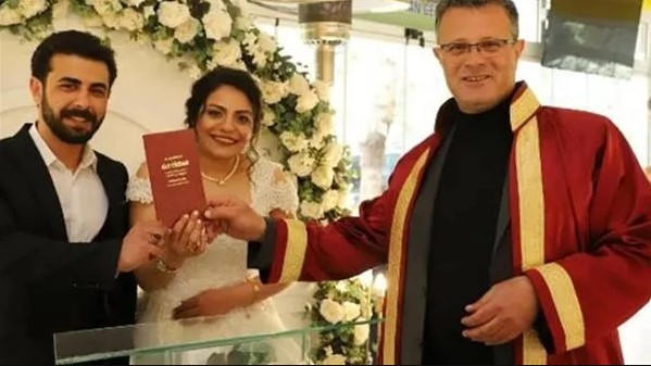 36 ساعة تحت الأنقاض  ..  شاب تركي يقرر عقد قرانه في نفس مكان وقوع الزلزال