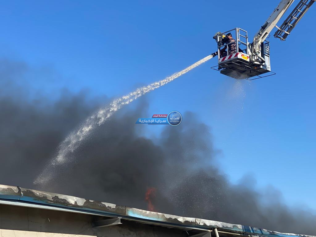 بالصور ..  اندلاع حريق ضخم بمستودع "تبن" في إربد