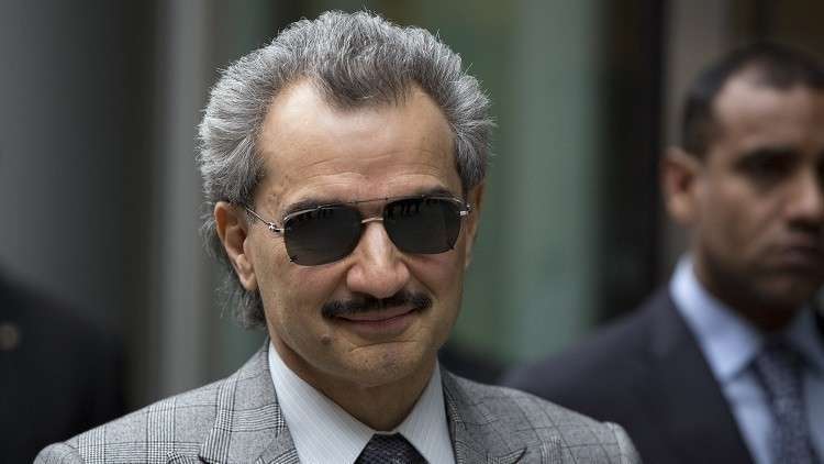 بالصور  ..  الى من ذهب الوليد بن طلال فور خروجه من السجن