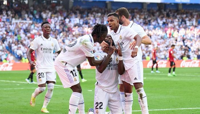  نجوم ريال مدريد يسخرون من هزيمة برشلونة أمام بايرن ميونخ