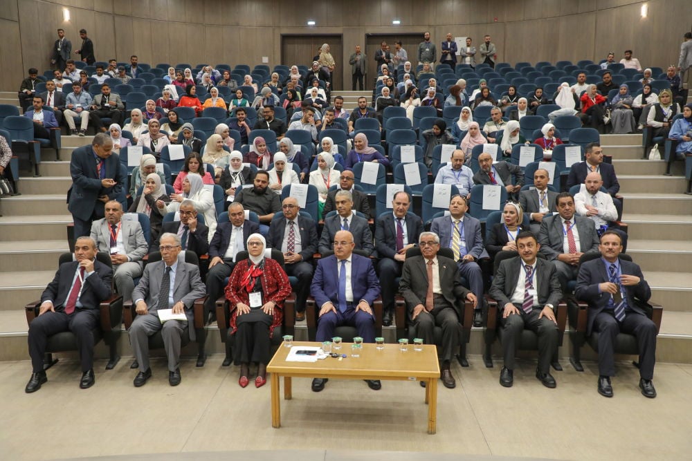 صيدلة الهاشمية تنظم يومها العلمي حول "تكامل العلوم المالية والتسويقية والصحية" 