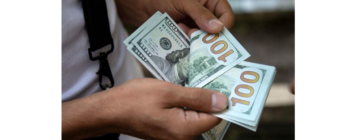 ارتفاع الدولار الأميركي عالميا لأعلـى مسـتــوى فـي 9 أشهــر