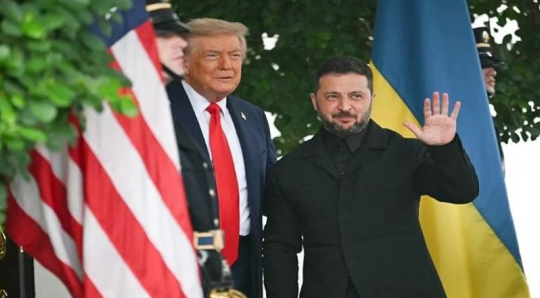 زيلينسكي في البيت الأبيض بدون بزته العسكرية ..  وترامب في استقباله