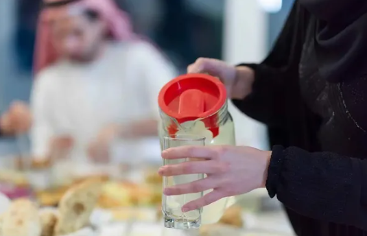 كيف نتجنب الجفاف والعطش في رمضان؟