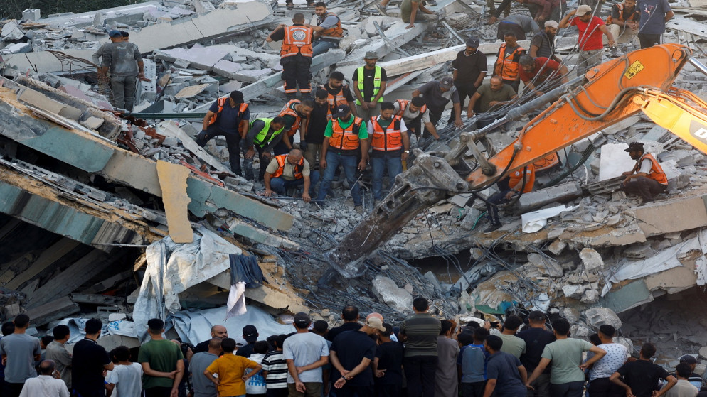 8 شهداء ونحو 60 مفقودا إثر انهيار مبنى متضرر في غزة