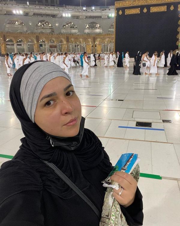بالفيديو والصور  ..  إيمي سمير غانم تنشر لقطات جديدة لها خلال أدائها العمرة