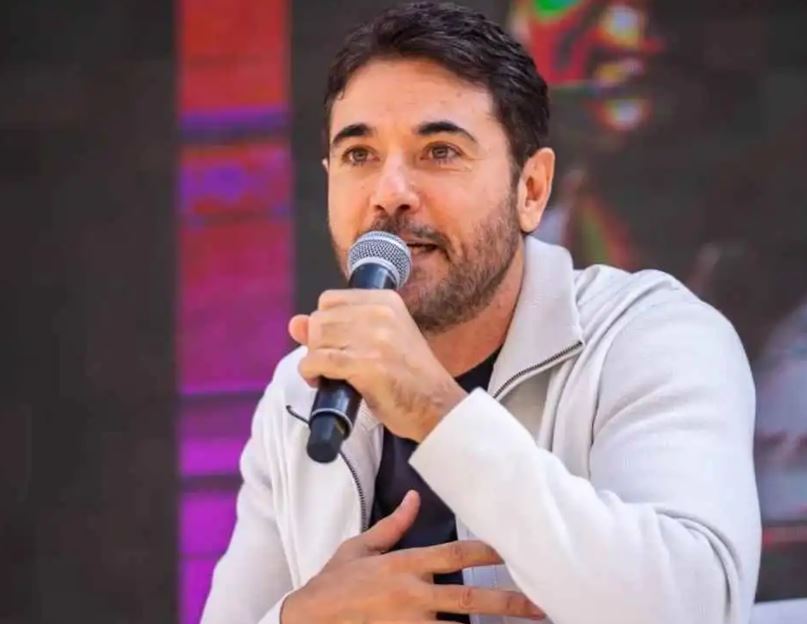 برسالة أثارت تفاعلاً ..  أحمد عز يكشف سبب حضوره الدائم حفل "دير جيست"