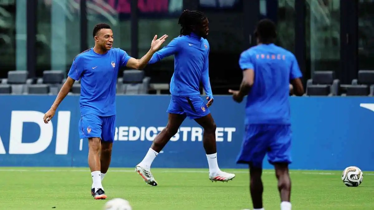 تغيير مركز مبابي ..  تشكيل منتخب فرنسا أمام إنجلترا في كأس العالم 