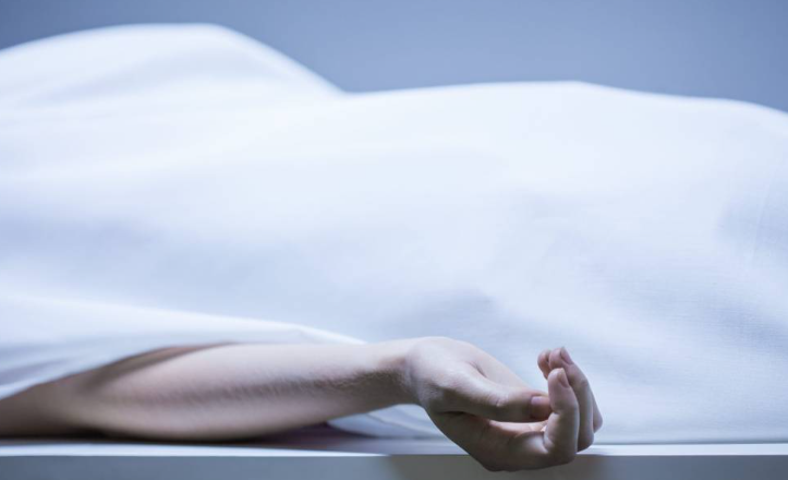 متعاط يتسبب بوفاة سيدة بتصادم على طريق دبي - العين