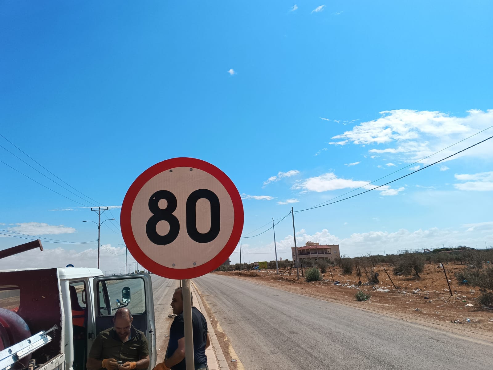 تخفيض سرعة سير المركبات على شارع البترا في إربد إلى 80 كم/ ساعة