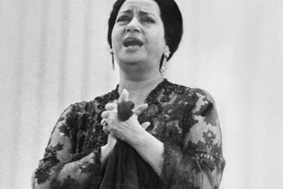 بالفيديو  ..  مقابلة نادرة لأم كلثوم في السودان ..  فماذا قالت عام 1968؟