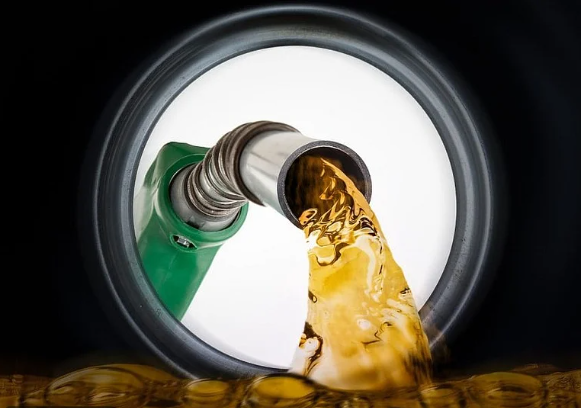 علامات وجود ماء في خزان البنزين وطرق المعالجة خطوة بخطوة