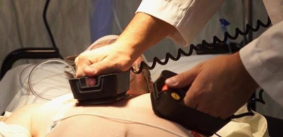 عودة شاب للحياة بعد توقف قلبه 30 دقيقة