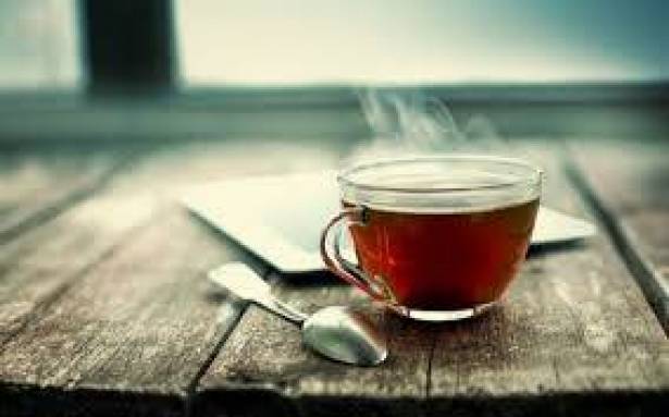 هل يسبب احتساء الشاي ساخنا السرطان؟