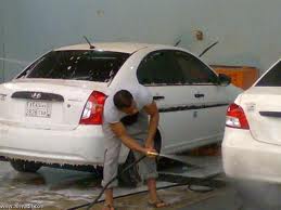 مخالفات على استخدام المواطنين " البرابيش" في تنظيف الأرصفة والسيارات بالمياه 
