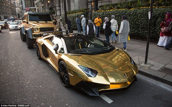  هكذا سخر بريطاني من الملياردير السعودي صاحب السيارات الذهبية !