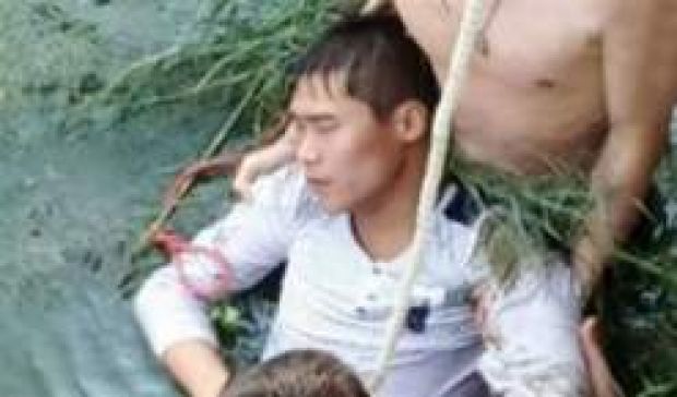 صيني يُقدم على  الانتحار بعد رؤية عروسه " القبيحة "