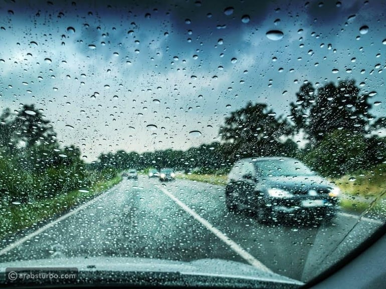 نصائح فعالة لقيادة السيارة بأمان في بداية فصل الشتاء