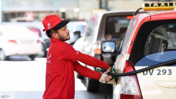 العلم يحدد: عند أي كمية وقود يجب إعادة تعبئة خزان السيارة؟