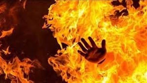 بسبب خلاف عمالي ..  شخص يضرم النار بنفسه في جرش  