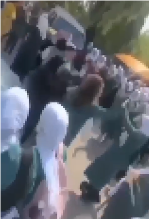 مشاجرة عنيفة وضرب بالأيدي بين طالبات في احدى مدارس محافظة البلقاء