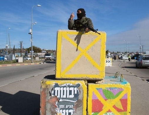 الاحتلال يغلق الضفة وغزة